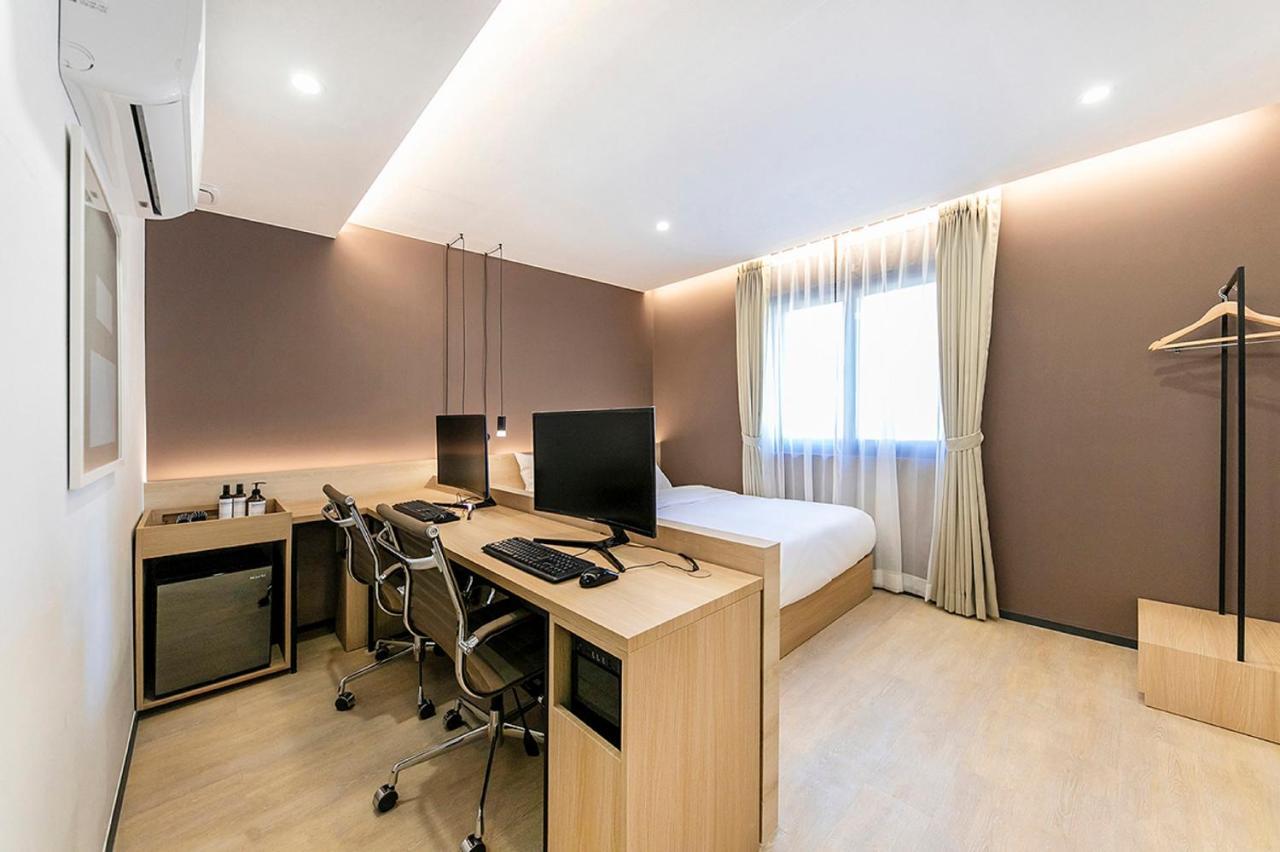 Hotel Yaja Gimhae Екстериор снимка